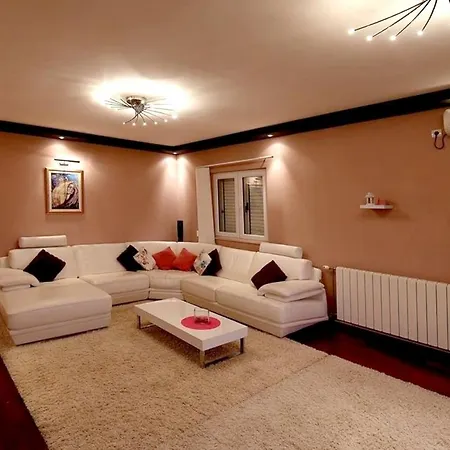 Villa Family In With Pool Solin