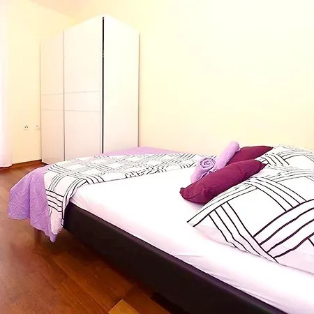 Family In With Pool *