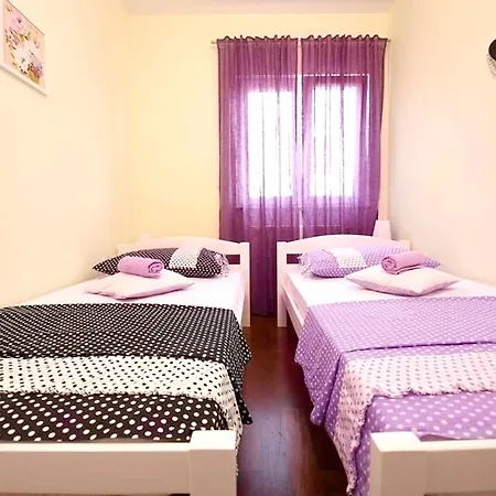 Family In With Pool Villa *