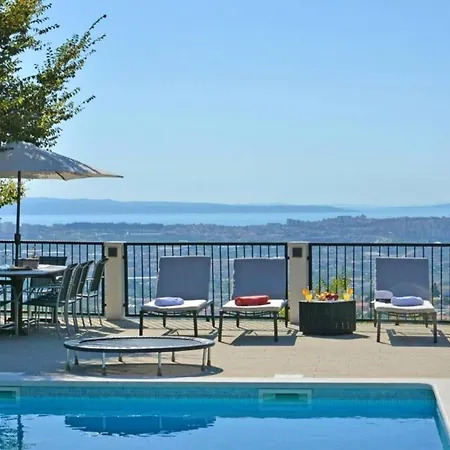 Family In With Pool Villa