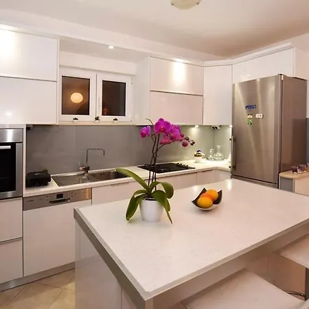 Family In With Pool ヴィラ *