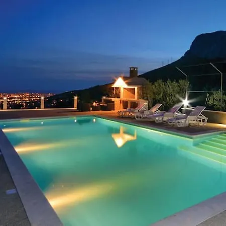 Villa Family In With Pool