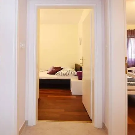 Family In With Pool Villa Solin