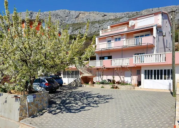 Villa Family In With Pool Solin