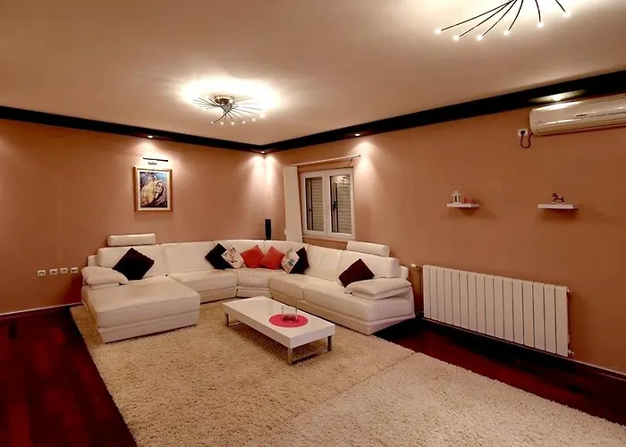 Villa Family In With Pool Solin