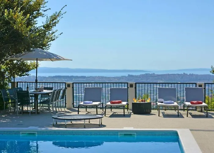 Family In With Pool Villa