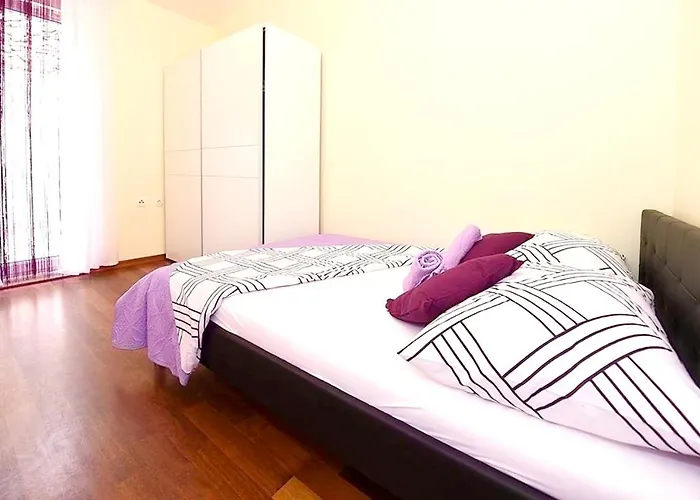 Family In With Pool *