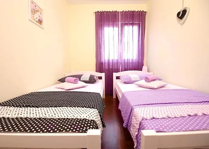 Family In With Pool Villa *